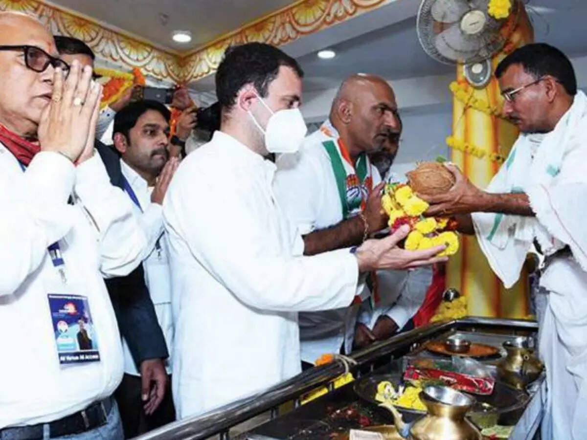Rahul Gandhi visits Ganesh temple at Desai Nagar, Sakhali