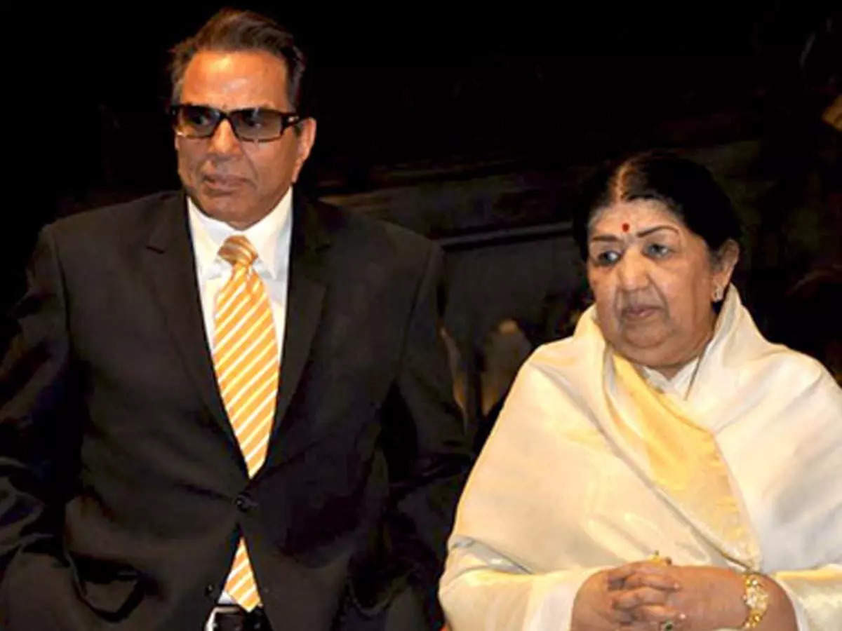 Lata Mangeshkar | Dharmendra: &quot;I got ready thrice to go for Lata  Mangeshkar&#39;s last rites and then pulled myself back&quot; - Exclusive!