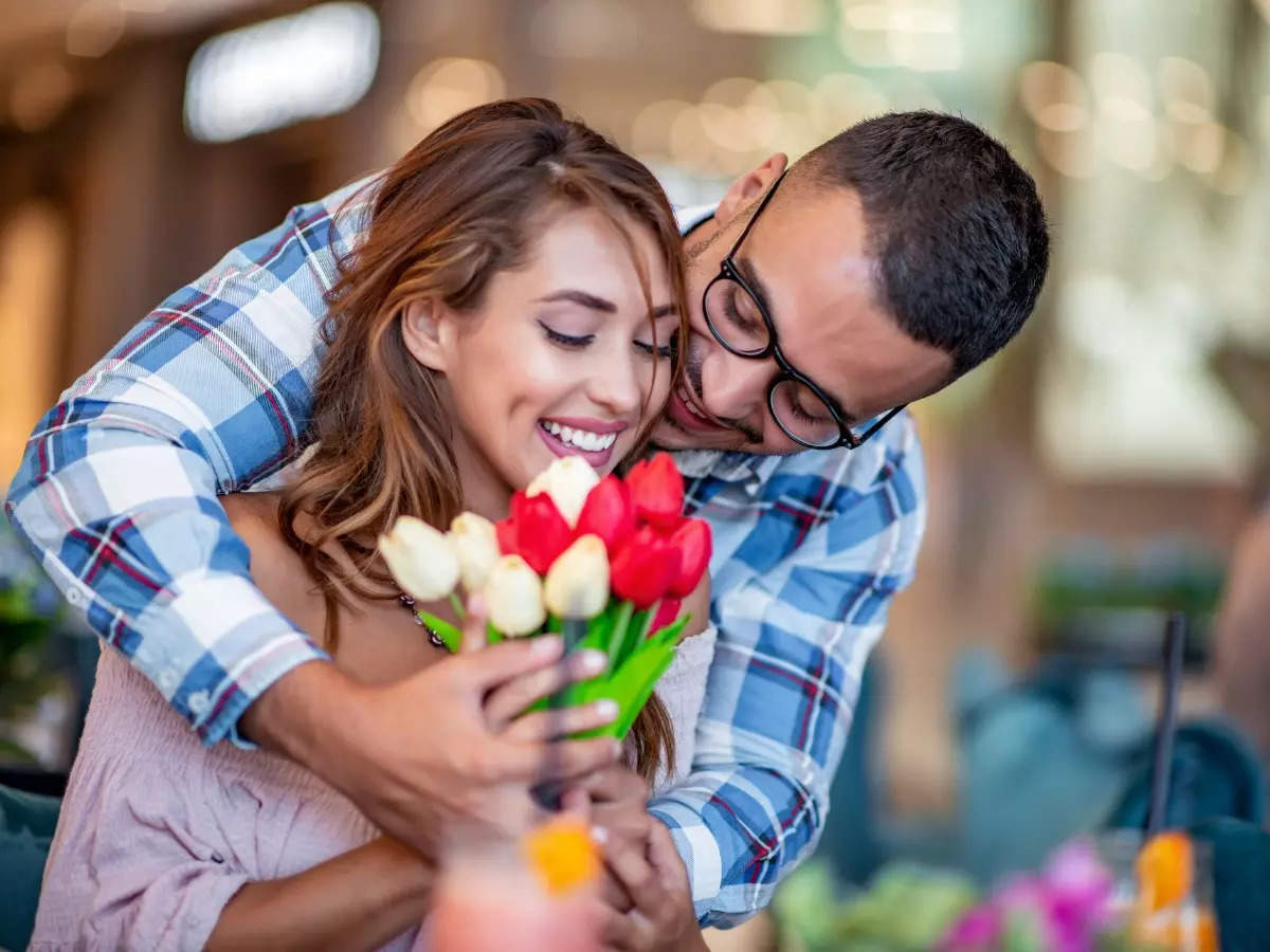 romantic couple hug photography