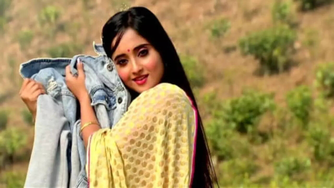 Outdoor shoot, Star Jalsha, Zee Bangla Mithai update, February 16: Mithai eagerly waits for Sid to confess his  love - Times of India