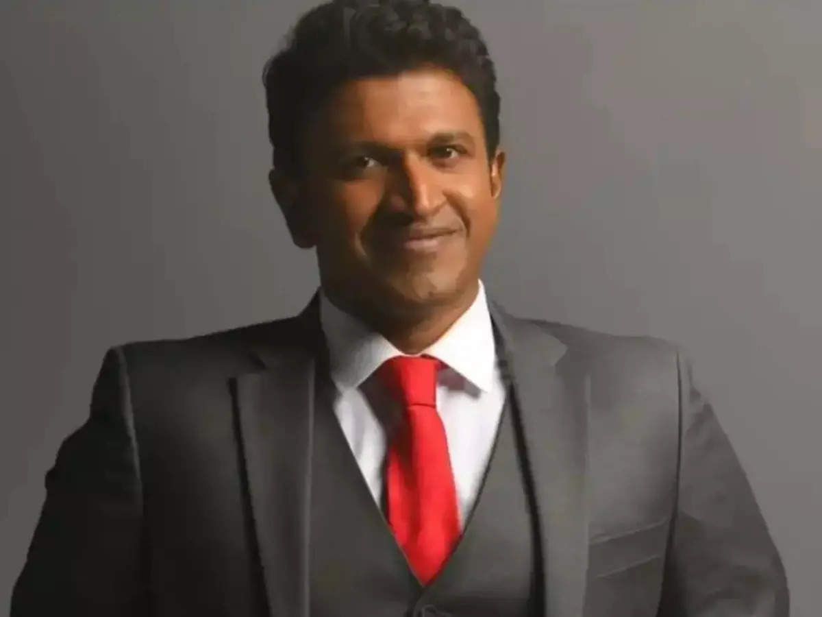 On October 29, the 'Power star of Kannada film industry' Puneeth Rajkumar passed away at the age of 46 after suffering a massive heart attack. He was rushed to a private hospital in Bengaluru after he felt uneasy. However, he breathed his last on his way to the hospital. Puneeth's sudden and untimely demise not only came as a shocker but many are yet to come in terms with the loss of their favorite actor. 