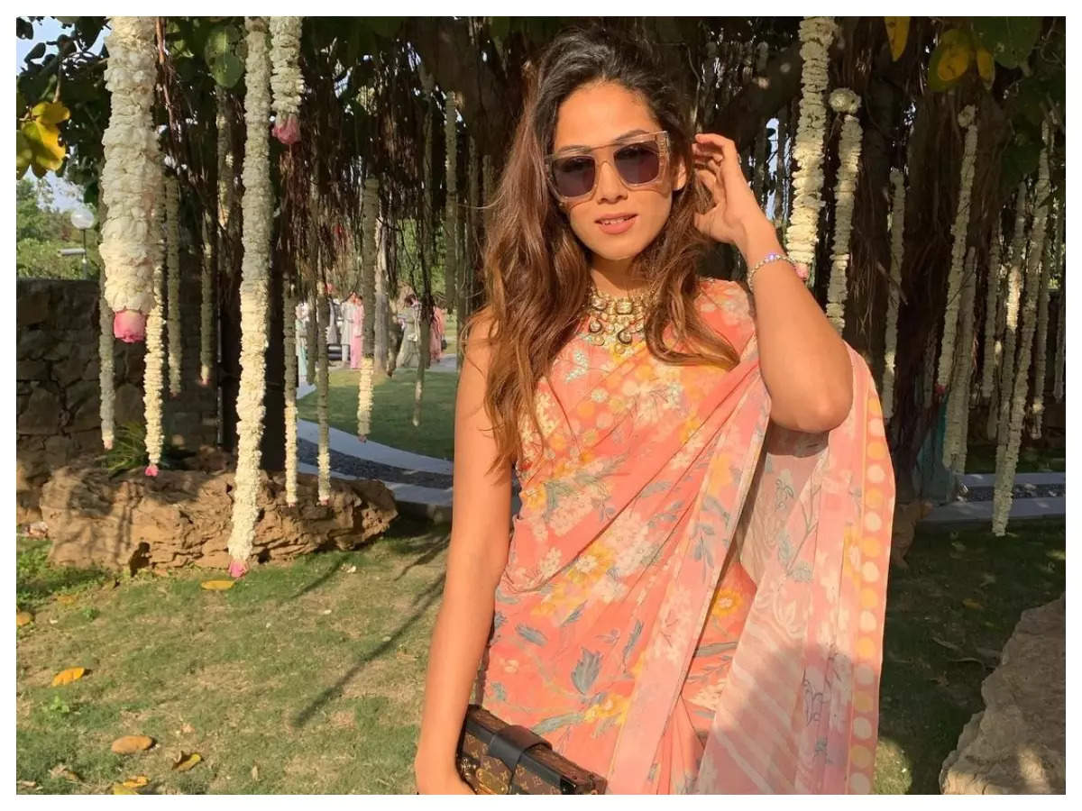 Mira Kapoor Looks Elegant In Chiffon Floral Saree Hindi Movie News Times Of India