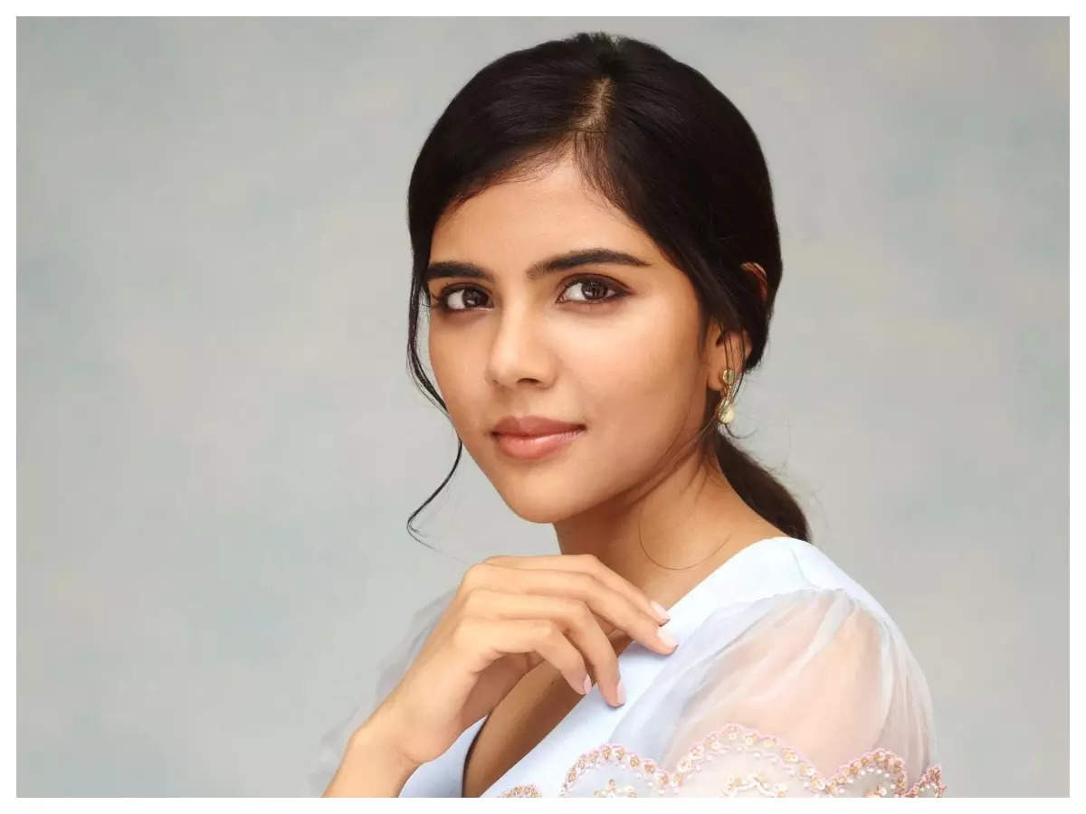 Kalyani Priyadarshan sends a virtual hug for the love she received for  Nithya from 'Hridayam' | Malayalam Movie News - Times of India