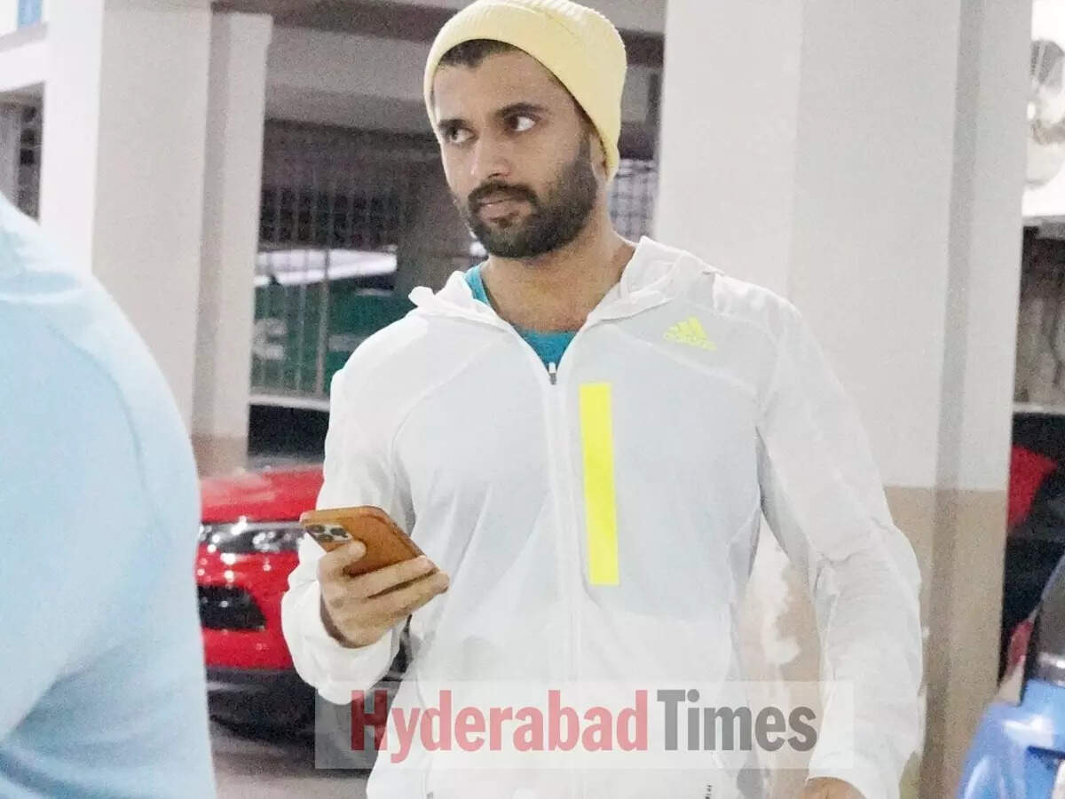 Spotted: Vijay Deverakonda sports new hairstyle after 2 years | Telugu Movie News - Times of India Spotted: Vijay Deverakonda sports new hairstyle after 2 years | Telugu Movie News - Times of India