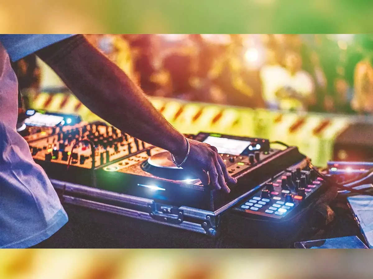 As curbs on weddings in Delhi end, DJs rejoice, get pre-bookings for  March-April | Delhi News - Times of India