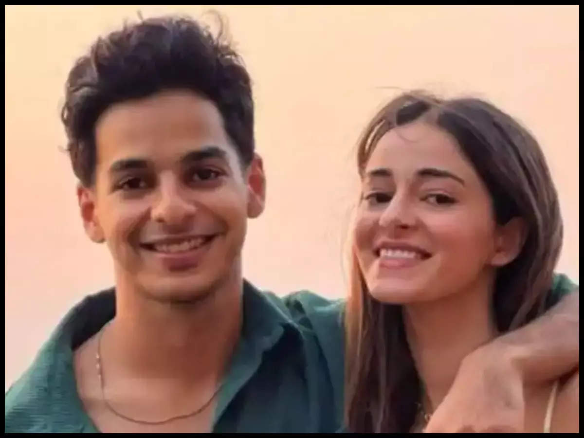 Ananya Panday reacts to her relationship status; Calls rumoured boyfriend Ishaan Khatter 'favourite co-star' | Hindi Movie News - Times of India