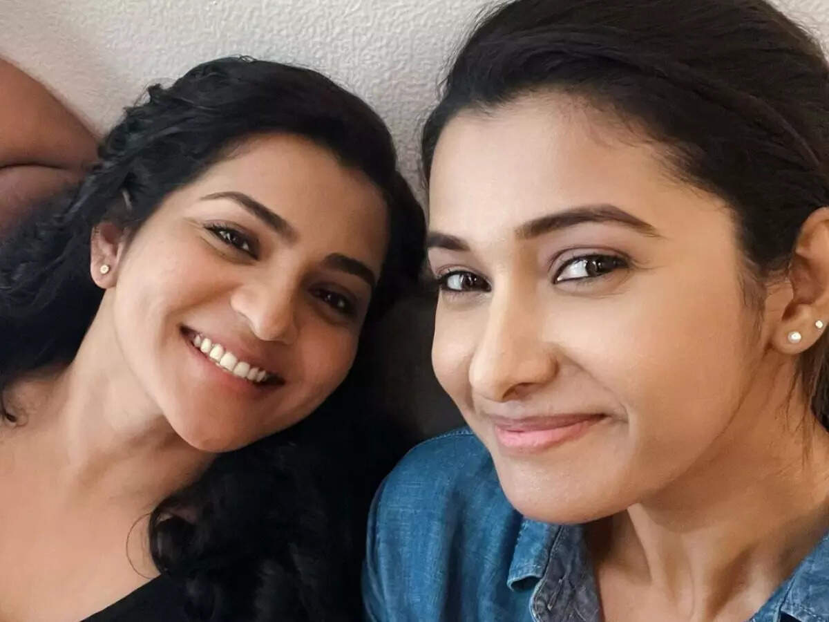 Parvathy Thiruvothu Malayalam GIF - Parvathy Thiruvothu Malayalam Charlie -  Discover & Share GIFs
