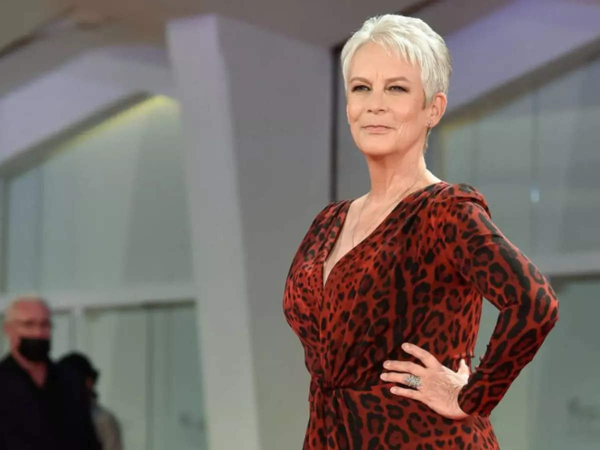 Jamie Lee Curtis refused to suck in her stomach in 'Everything Everywhere  All At Once' | English Movie News - Times of India