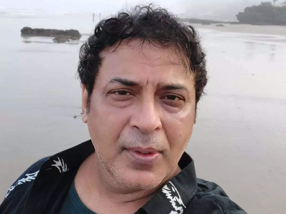 Police: Director Girish Malik's son committed suicide after father asked him to stop drinking; Last rites in Delhi - Exclusive Report | Hindi Movie News - Times of India