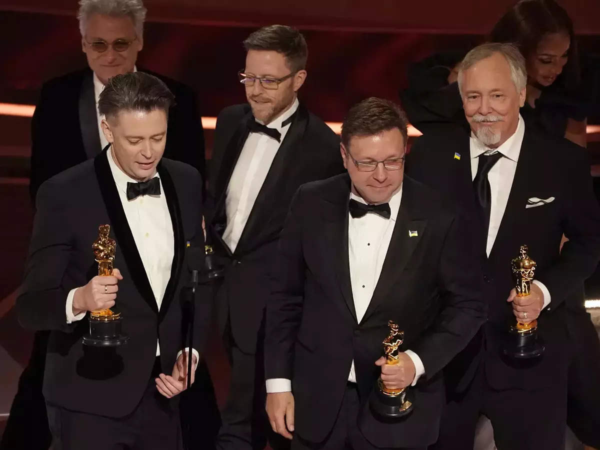 Hans Zimmer Wins Oscar for Best Score for 'Dune