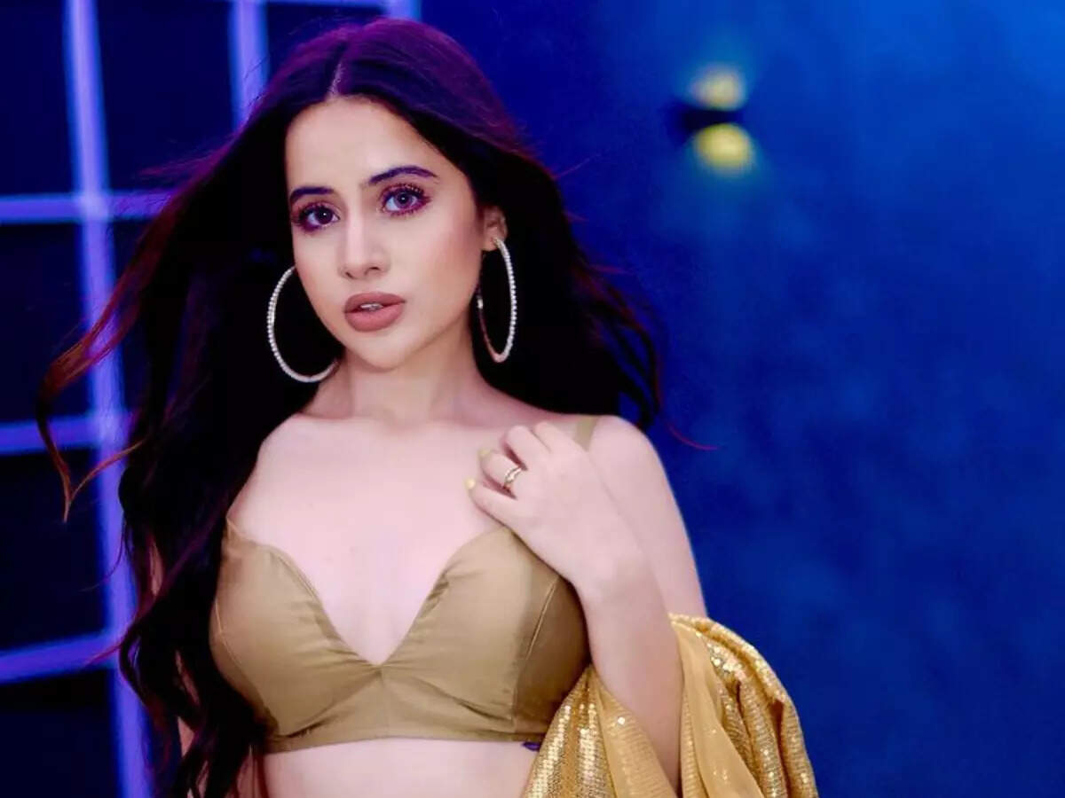 Urfi Javed writes a long note reacting to guards stopping her from entering  a venue; 'Had I been a star kid with bouncers around me this wouldn't have  happened' - Times of