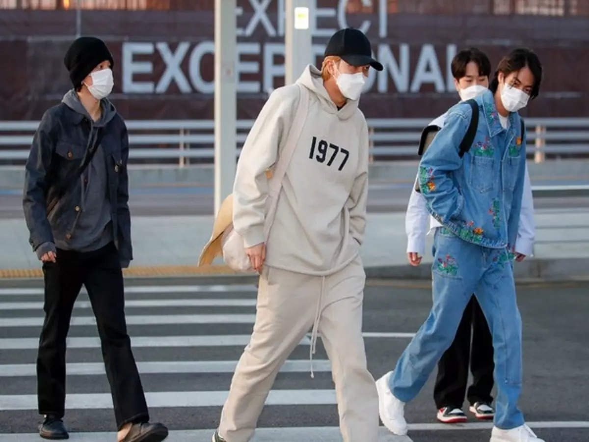 Here's Top 3 Airport Outfits That Express BTS Jungkook's Fashion