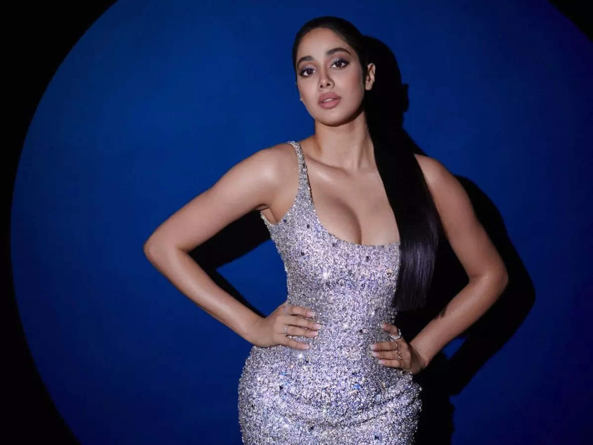 Janhvi Kapoor makes fashion statement in shimmery silver ensemble | Hindi  Movie News - Times of India
