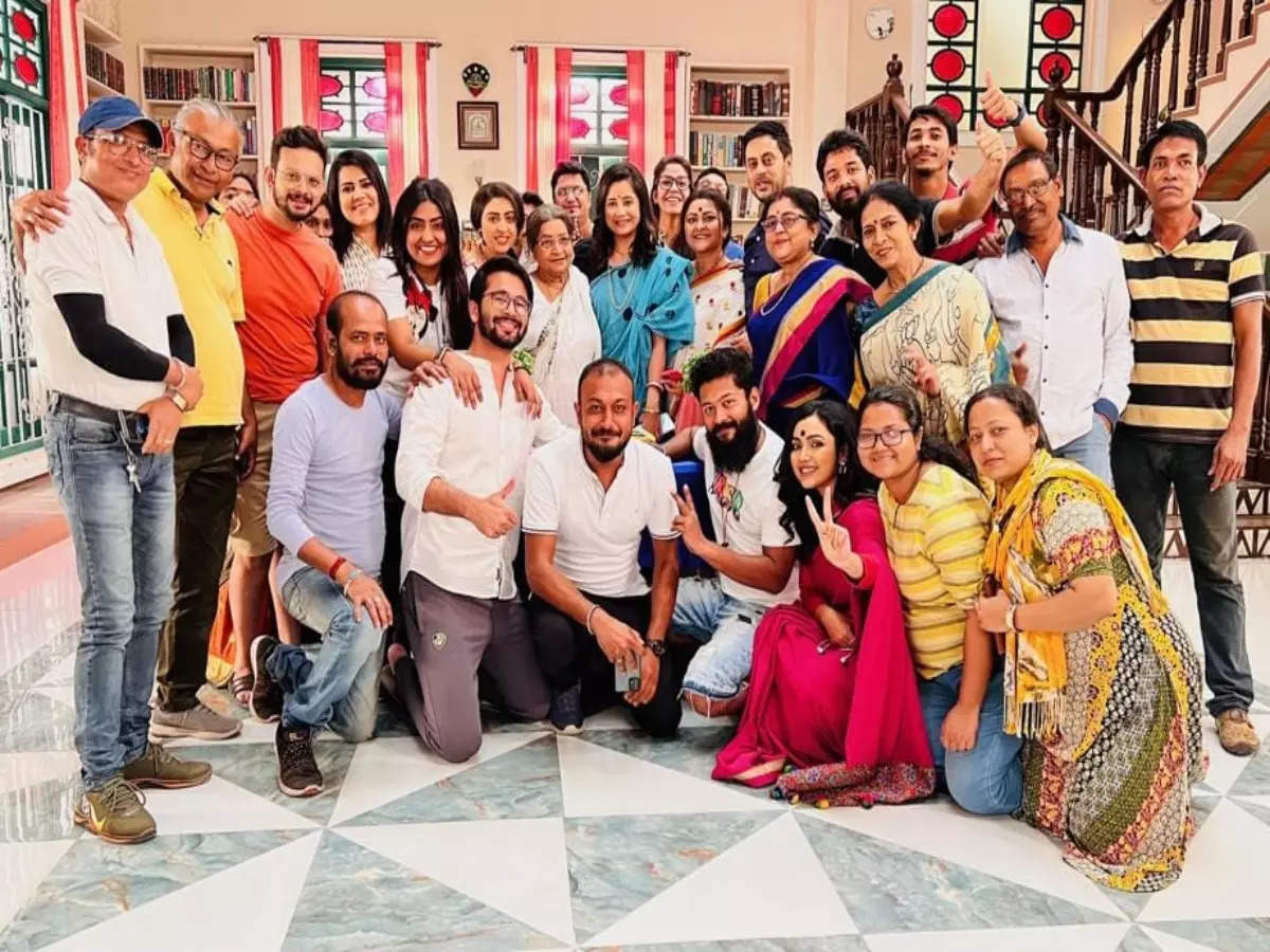 Koneenica Banerjee starrer 'Aay Tobe Sohochori' completes 200 episodes - Times of India