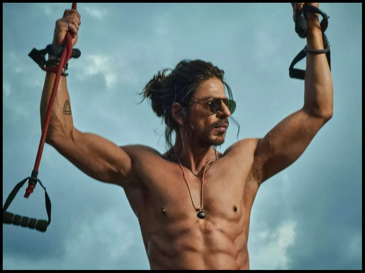 Shah Rukh Khan pens a heartfelt letter for 'Pathaan' crew member; Thanks  him for a 'wonderful experience' | Hindi Movie News - Times of India