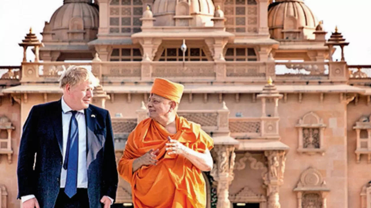 British PM Boris Johnson visits Akshardham temple in Gujarat ...