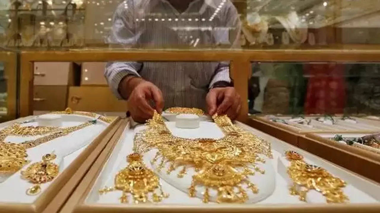 Studded Gold Jewellery Export Records 93% Jump | Surat News ...