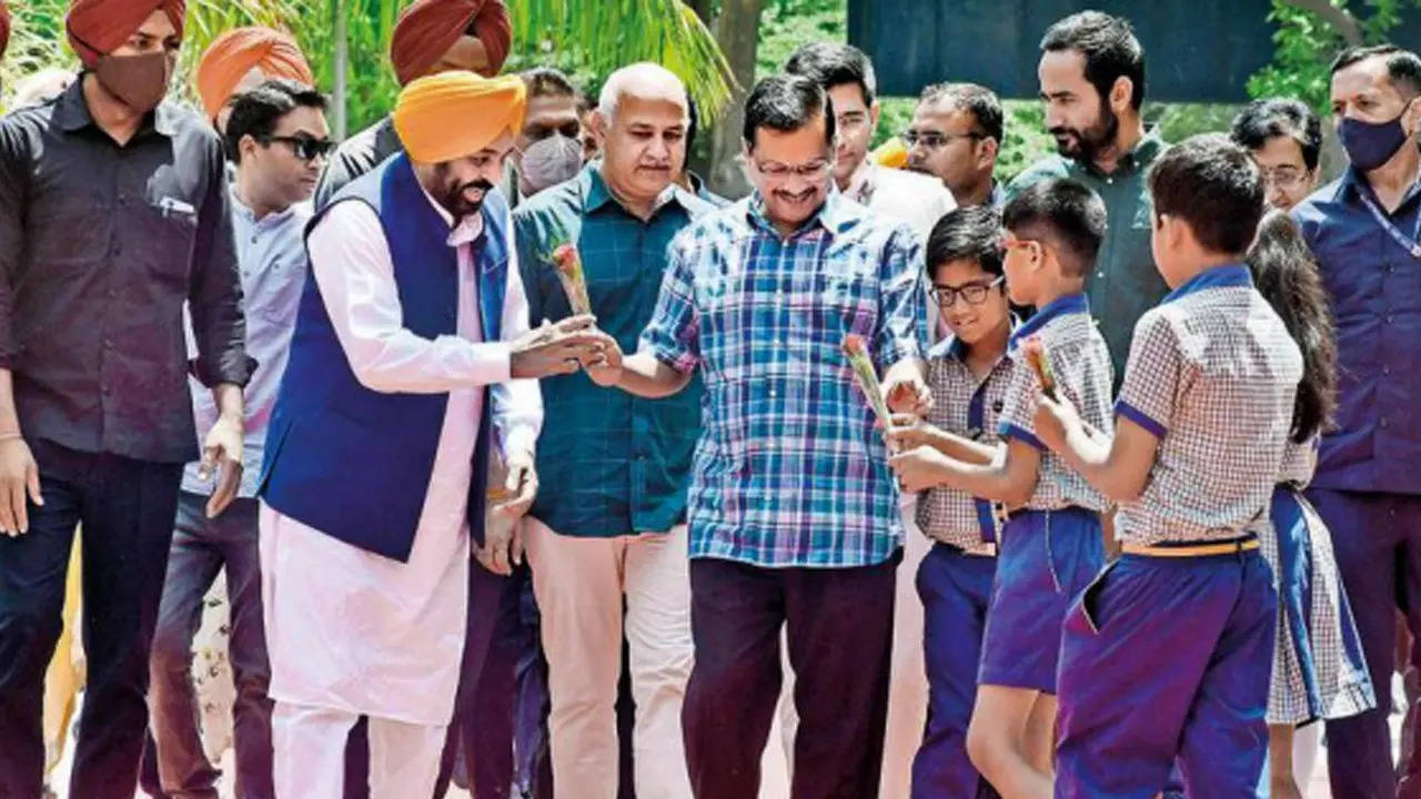  Punjab chief minister Bhagwant Mann expressed surprise that such schools with modern facilities were set up in Delhi and added that he thought they existed only in the US and Canada 
