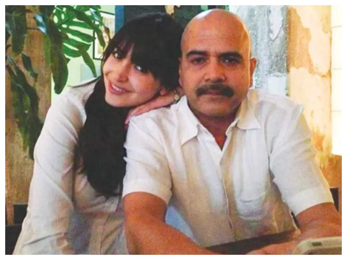 When Anushka Sharma recalled talking on the phone with father about 'school' and 'boyfriends' during the Kargil War | Hindi Movie News - Times of India