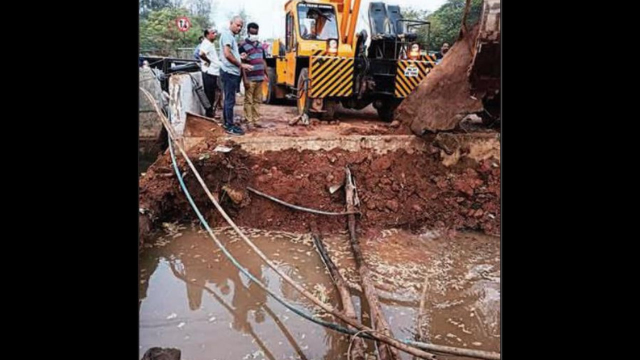 The sewerage dept recently cut a cable and left several parts of Panaji in darkness for hours