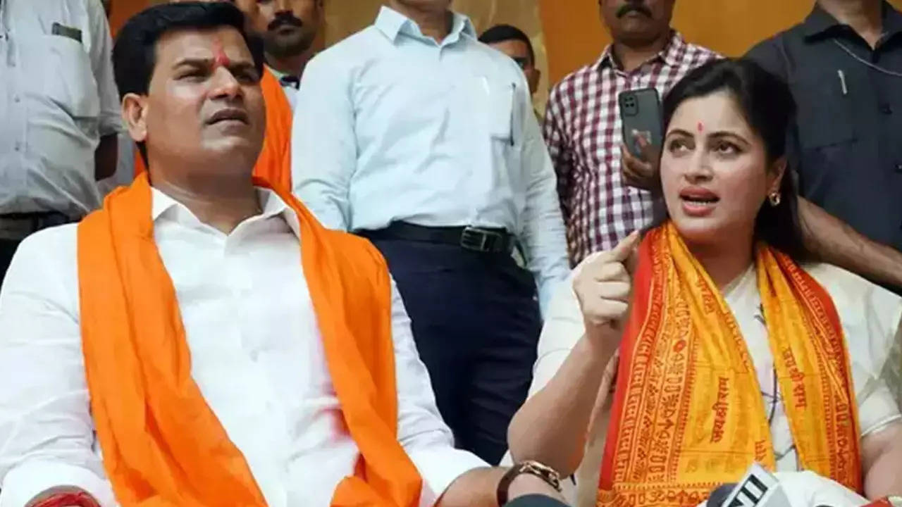 MP Navneet Kaur Rana with husband MLA Ravi Rana (File photo)