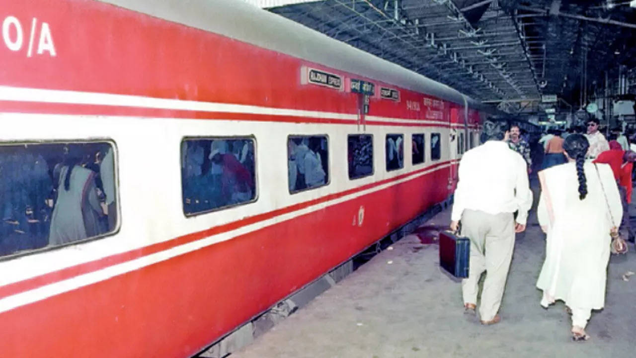 Capital Class! Rajdhani Express Completes Golden Run On May 17 | Mumbai  News - Times of India