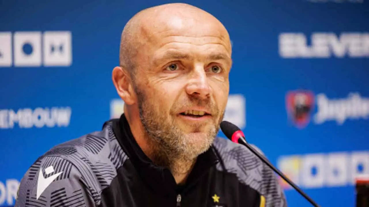 Ajax Amsterdam name Schreuder as new coach to replace Ten Hag | Football  News - Times of India