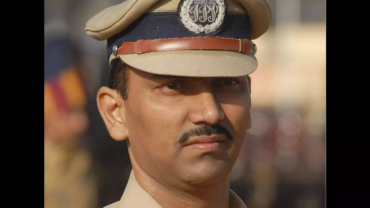Listen to wife, says Pune top cop Amitabh Gupta during Twitter ...