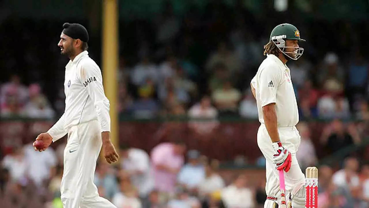 Harbhajan Singh and Andrew Symonds during the Sydney Test on January 5, 2008. (Photo by Ezra Shaw/Getty Images)