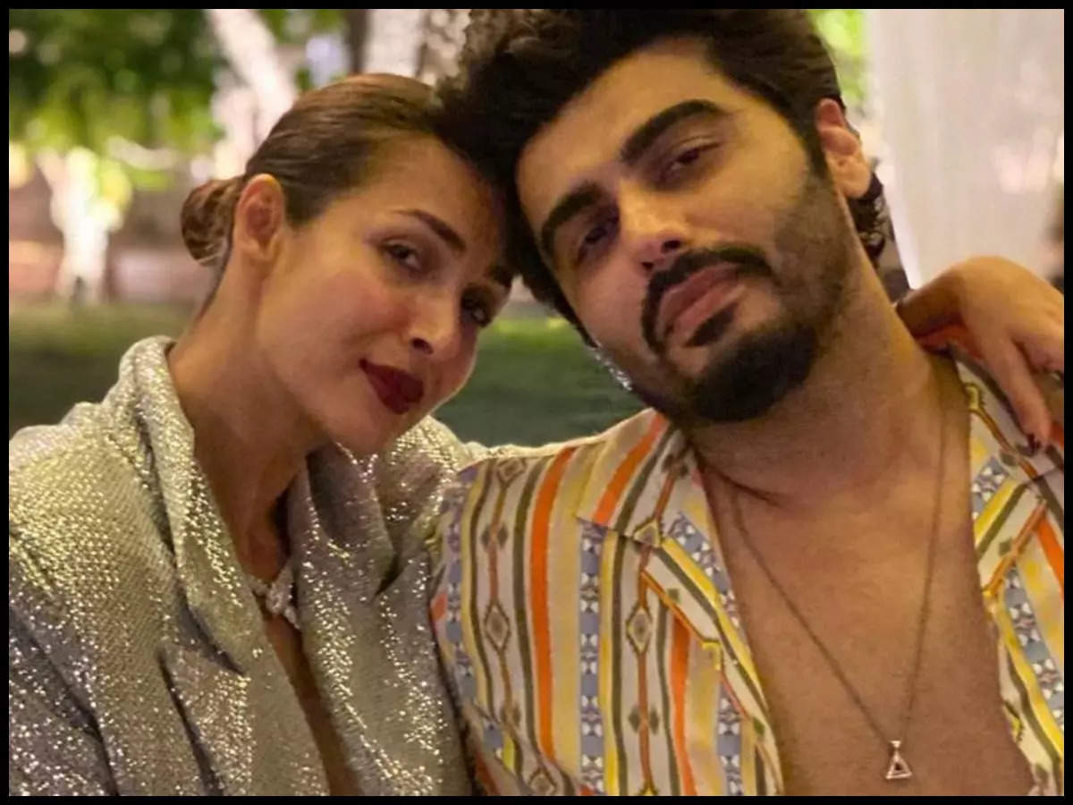 Arjun Kapoor drops a cryptic message as he reacts to wedding rumours with  Malaika Arora | Hindi Movie News - Times of India
