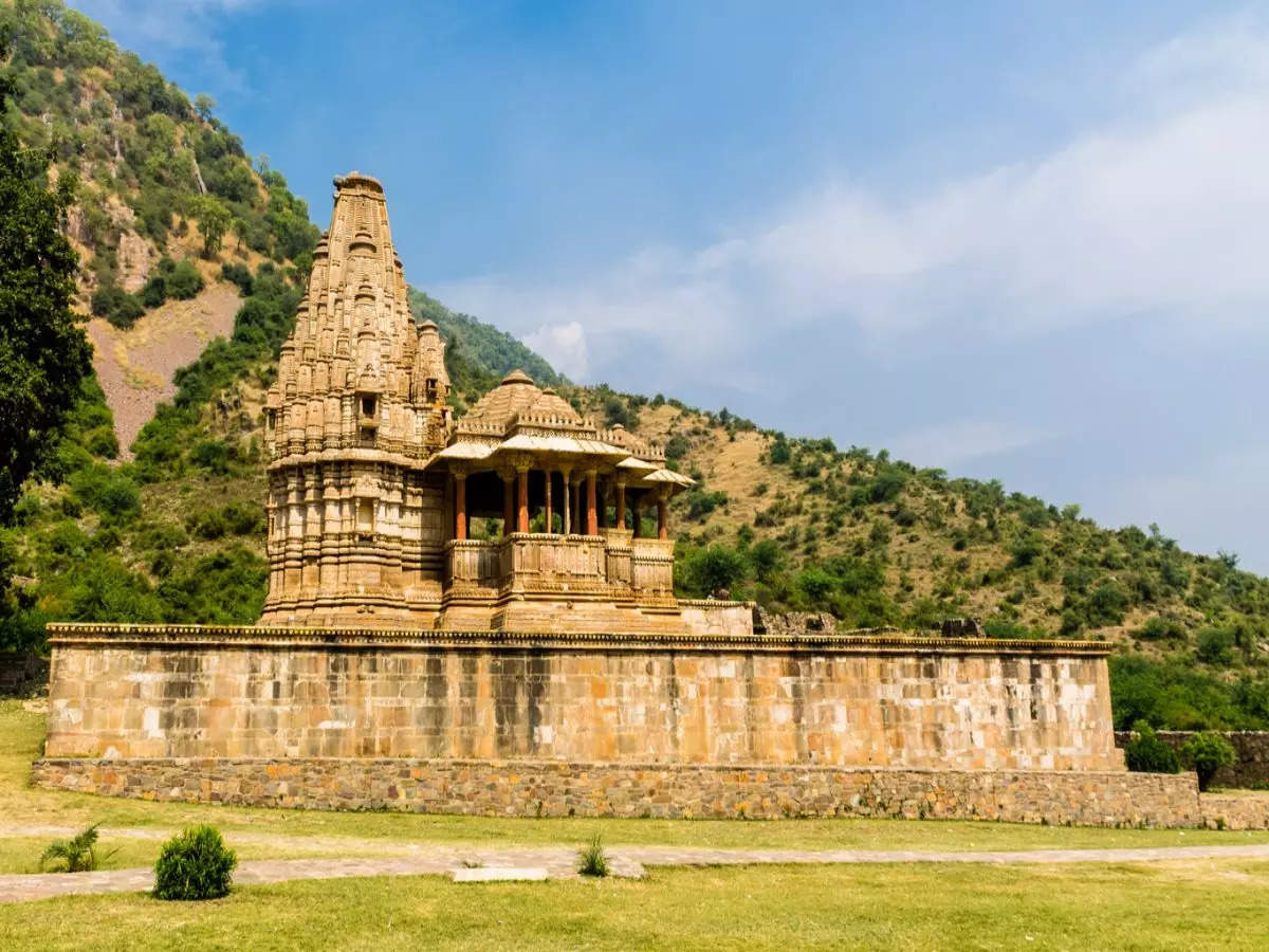 Planning a trip to Bhangarh, the most haunted place in Asia? Read this before you go