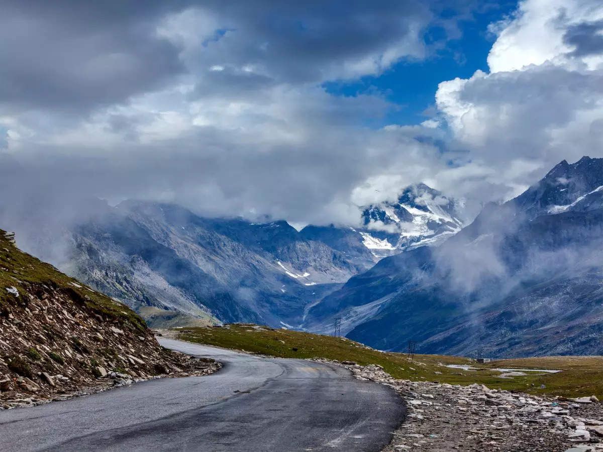 Rohtang Pass to remain open for vehicular movement throughout the week