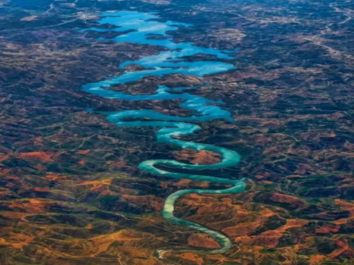 Enchanting world: This river in Portugal looks like a ‘Blue Dragon’ from above!