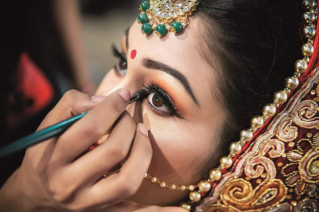 Demand for makeup artists booms as Kolkata sees an uptick in weddings,  shoots | Bengali Movie News - Times of India