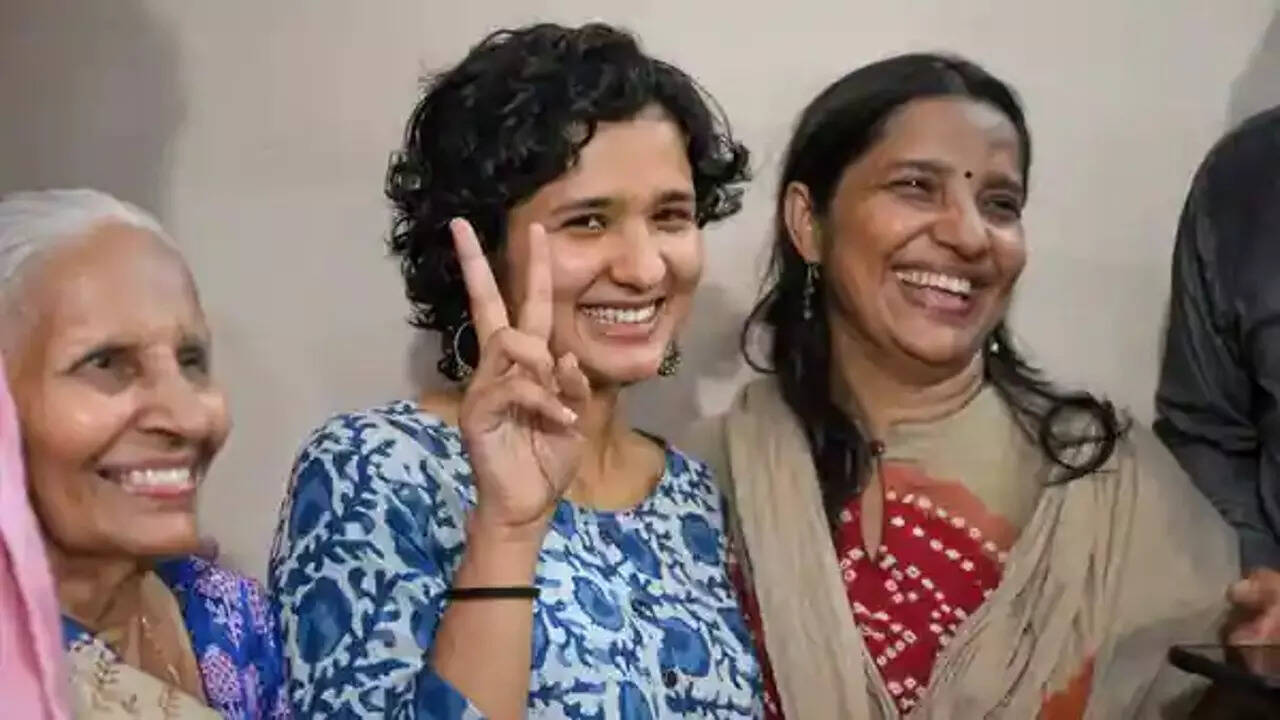 Women sweep top 3 in UPSC exam, Delhi student Shruti Sharma 1st | India  News - Times of India