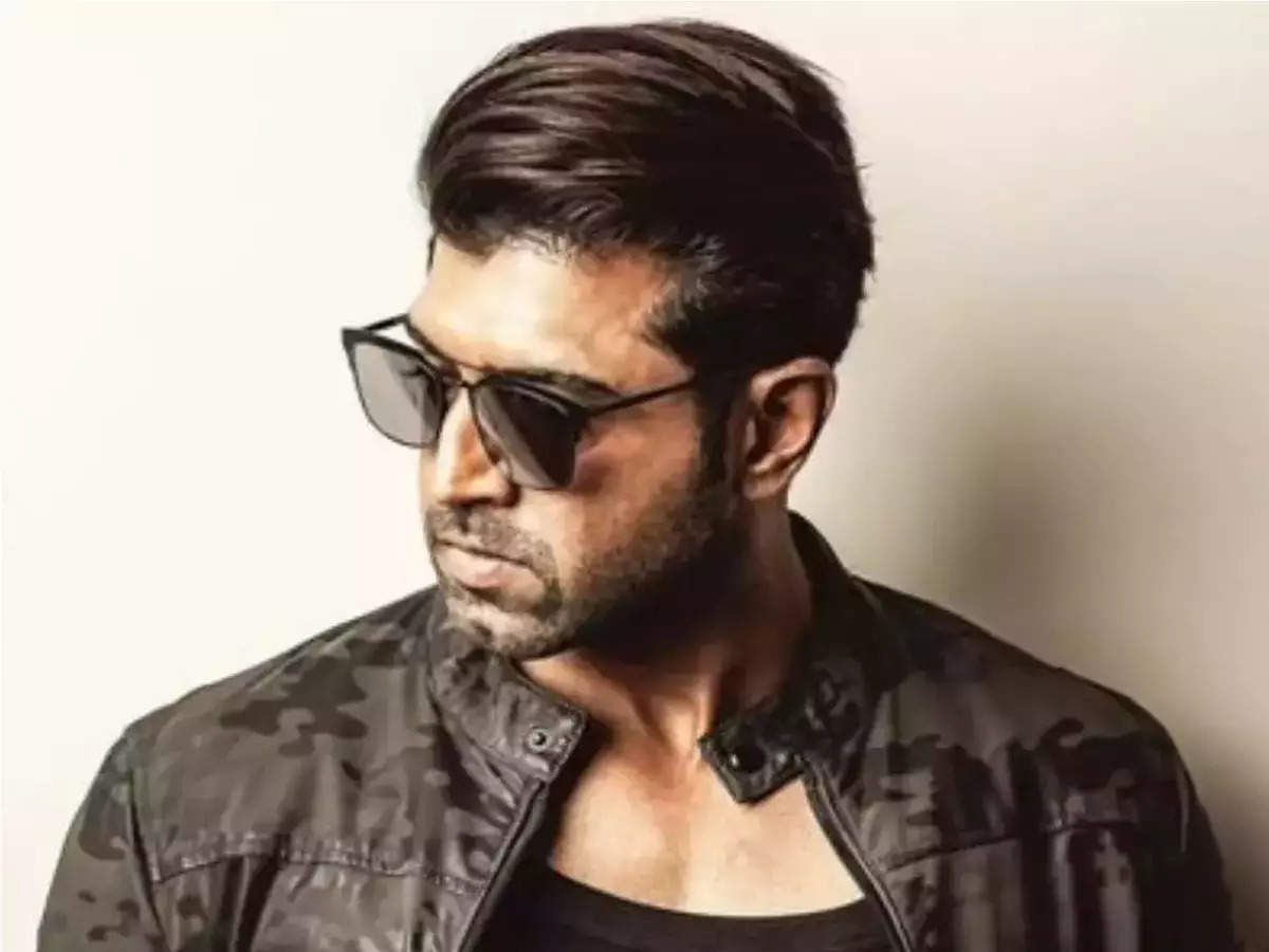 Arun Vijay shares pictures from the sets of Saaho | Regional News | Zee News
