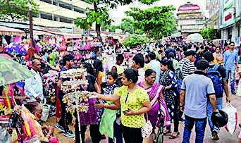 The markets witness a huge rush ahead of Raja, on Sunday