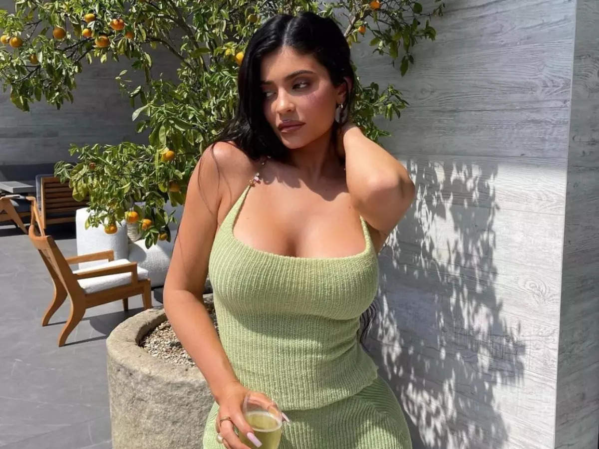 See Kylie Jenner's Style One Month After Giving Birth to Wolf