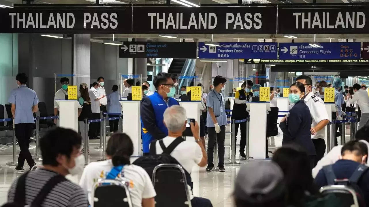 Thailand announced it would abandon pre-registration process for foreign visitors and no longer require face masks to be worn in public (File Photo/Credit:Reuters)