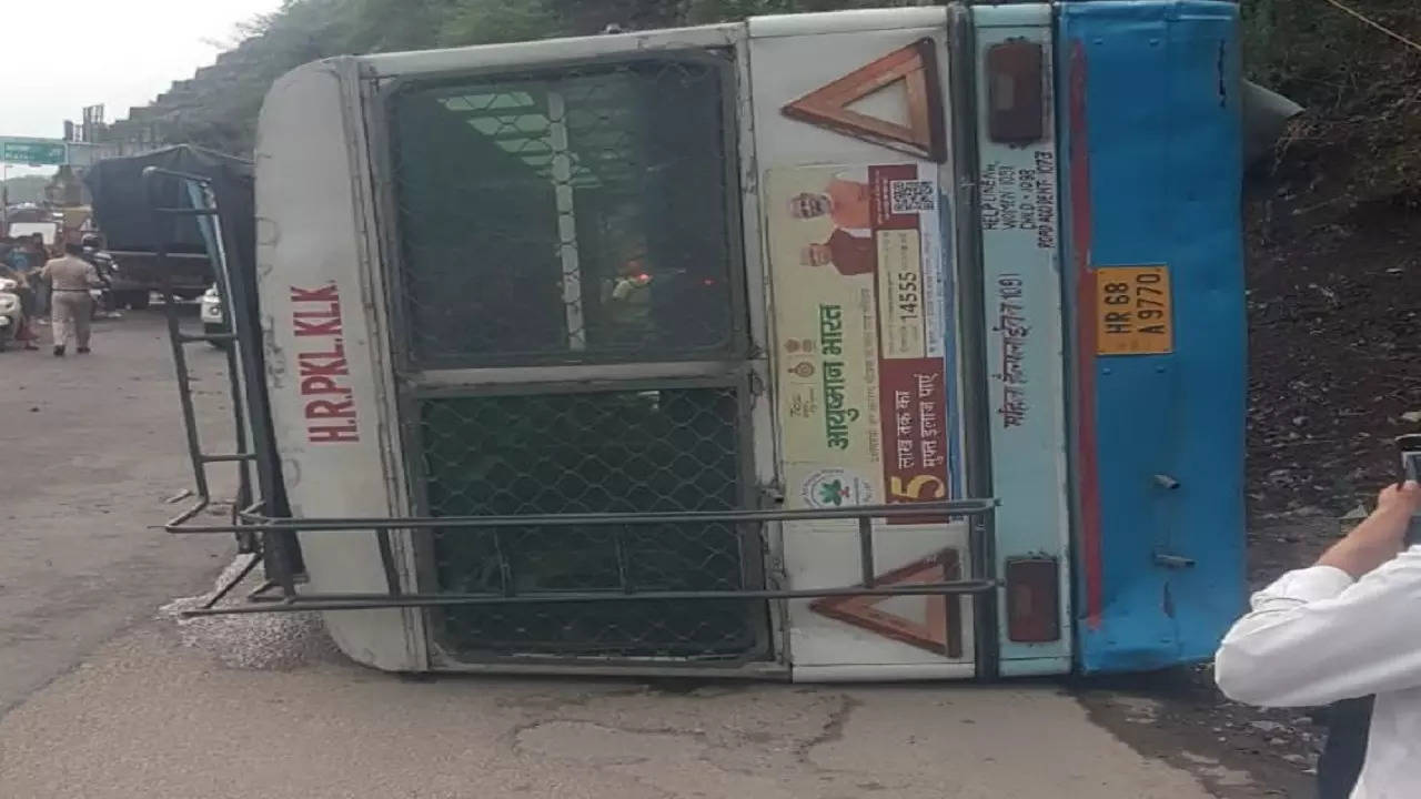 At the time of accident around 25 passengers were travelling in the bus