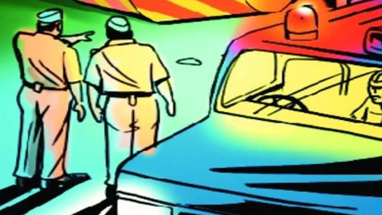 Uttar Pradesh: Three cops suspended for dance in uniform | Lucknow News -  Times of India
