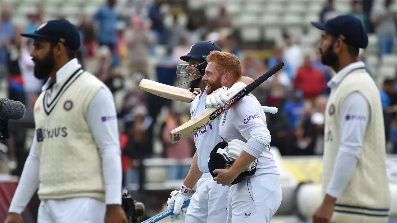 Test in Balance On Rainy Day  Highlights - England v Australia