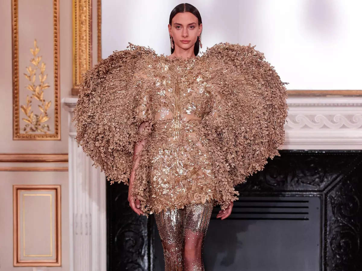 The Best Moments from Haute Couture Autumn-Winter 2023: Photos