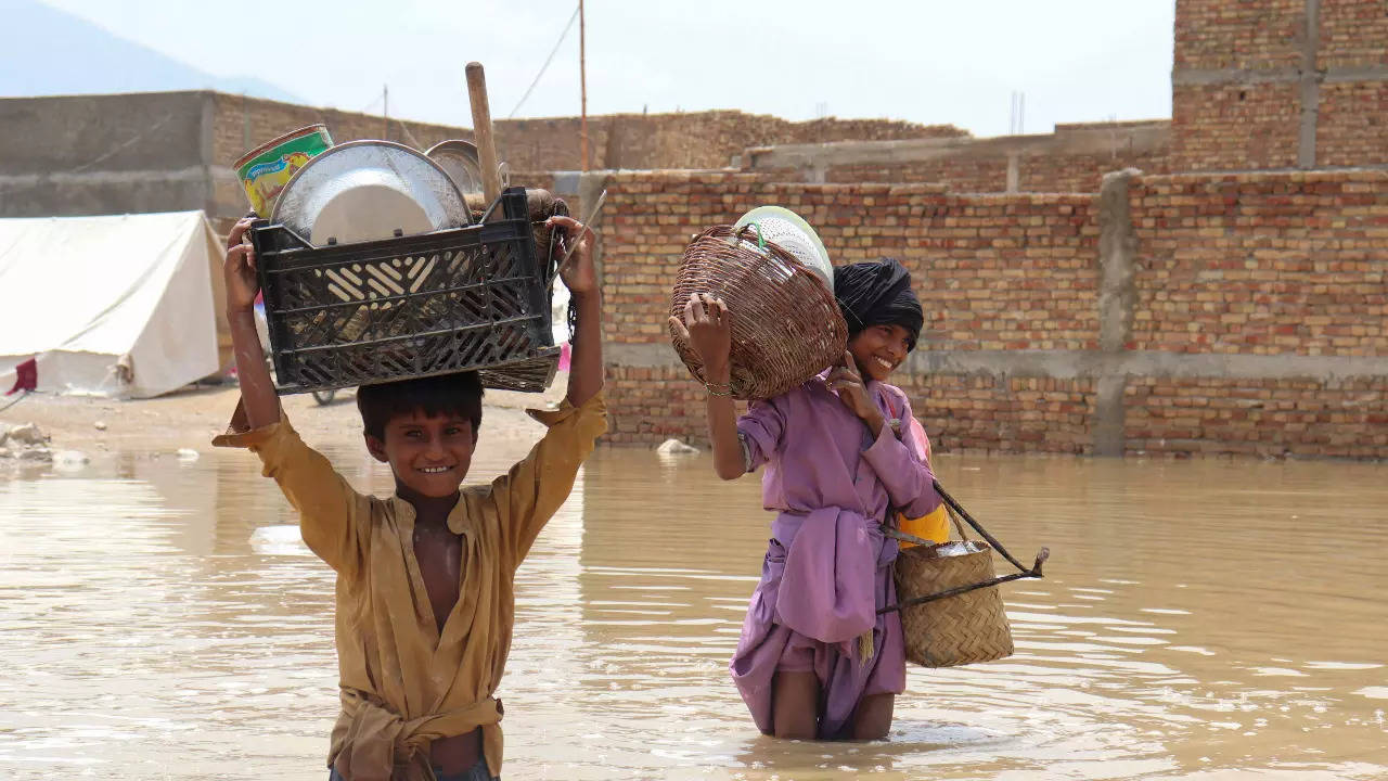 monsoon-rains-kill-77-in-pakistan-times-of-india