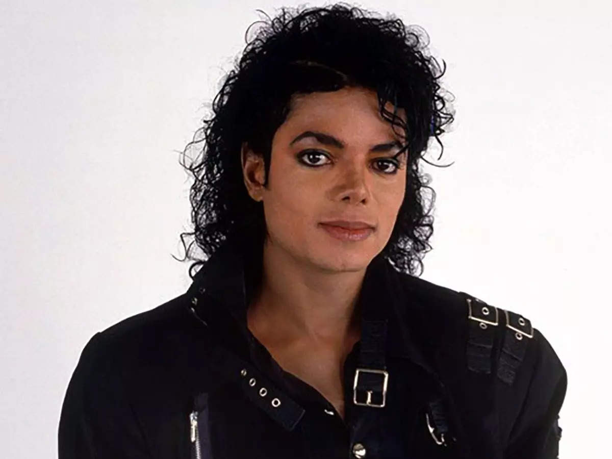 Michael Jackson Looks Like A Woman