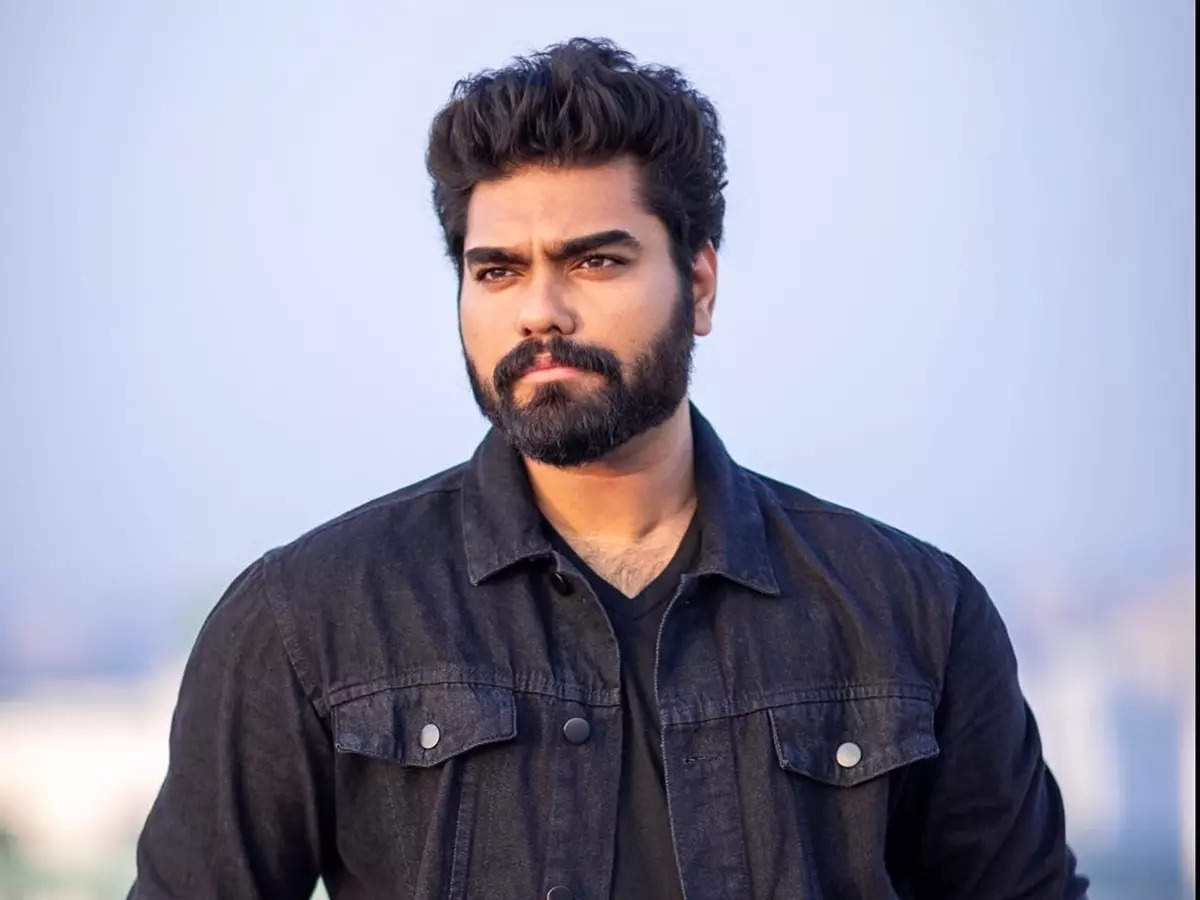 Bigg Boss Malayalam 4 fame Robin Radhakrishnan meets with an accident after  car slipped into a rift, escapes unhurt - Times of India