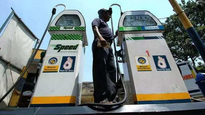 Petrol, diesel prices in Delhi, Mumbai, Bengaluru, Hyderabad, Kolkata, Chennai: July 18 (Image Source - PTI)