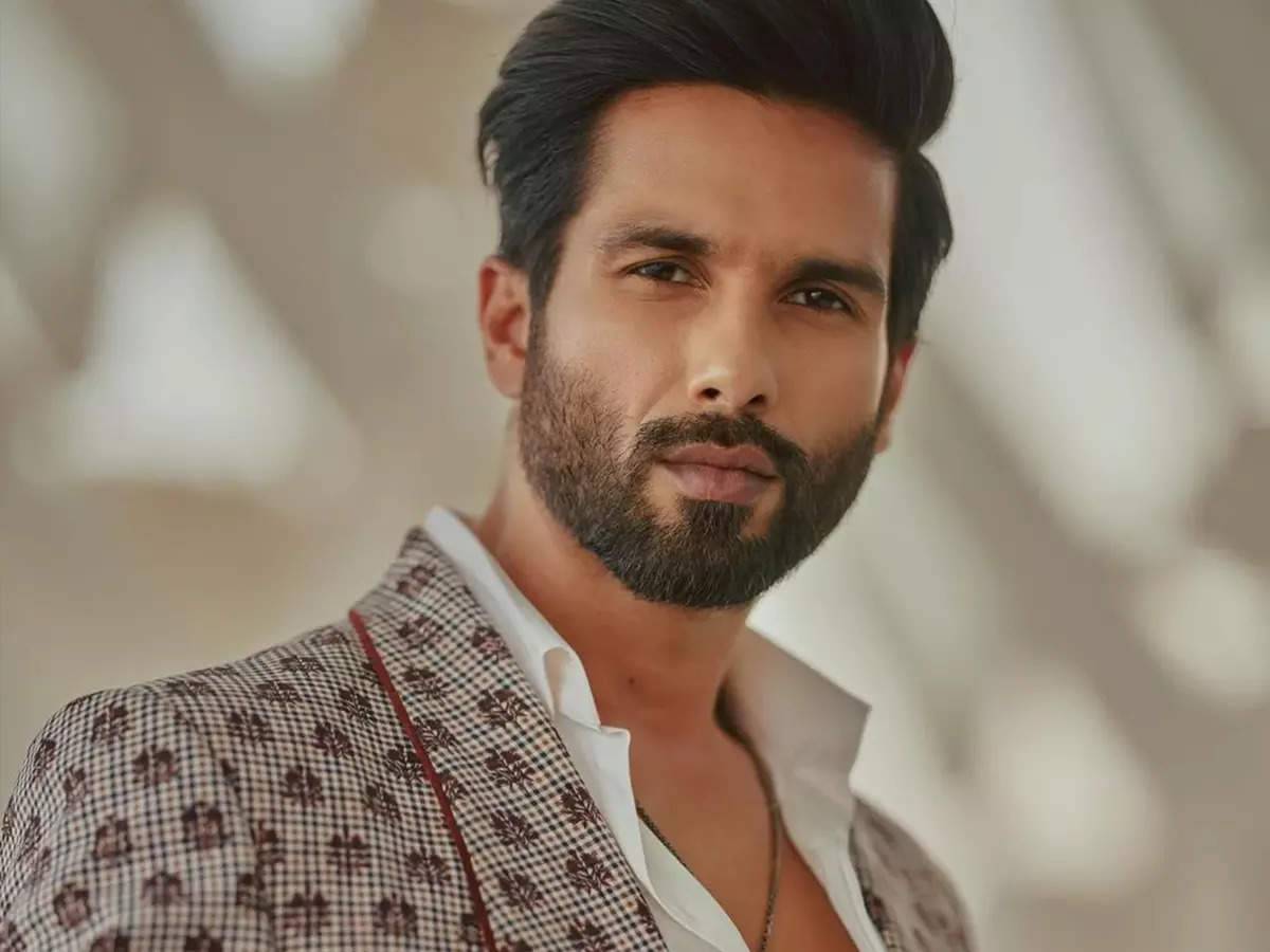 Shahid Kapoor signs up for a unique love story with Dinesh Vijan ...