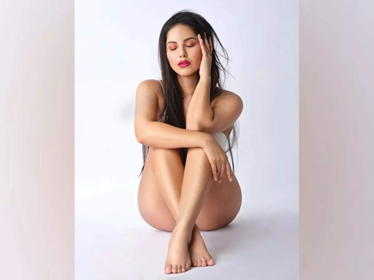 Sanilen Xxx Video - Sunny Leone's new video is all about fries and crunches, check it out |  Hindi Movie News - Times of India