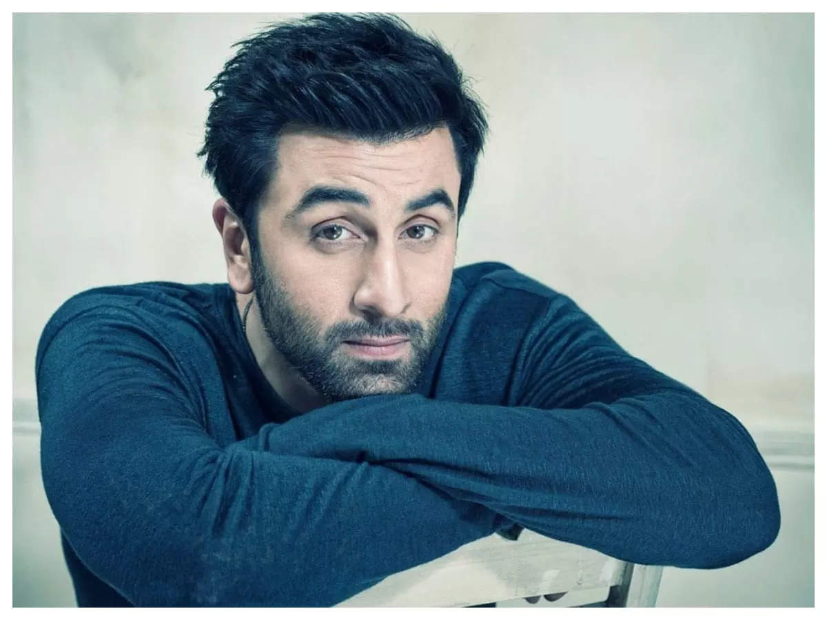 Meet Ranbir Kapoor's sneaker customiser: CHE is among India's coolest  artists to know